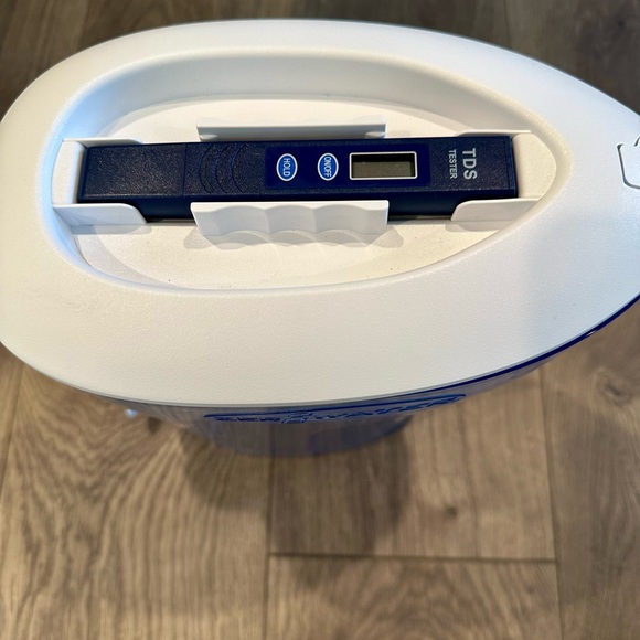 Zero Water 10 cup Water Filtration Pitcher - Blue with 3 new filters - Picture 2 of 4